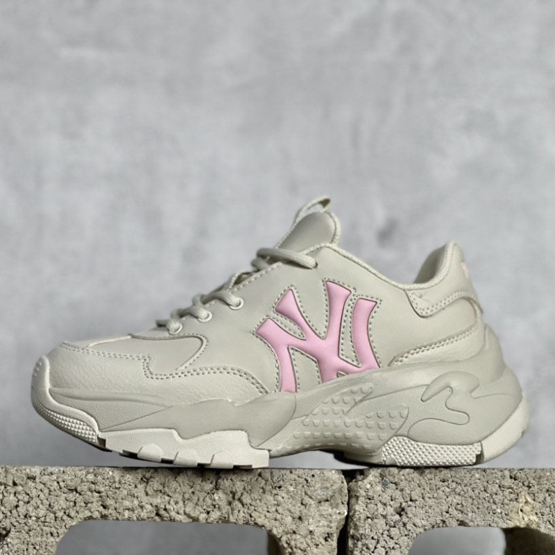 G*u*i casual shoes